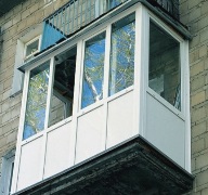 Скління балкона пластиковими вікнами в Києві